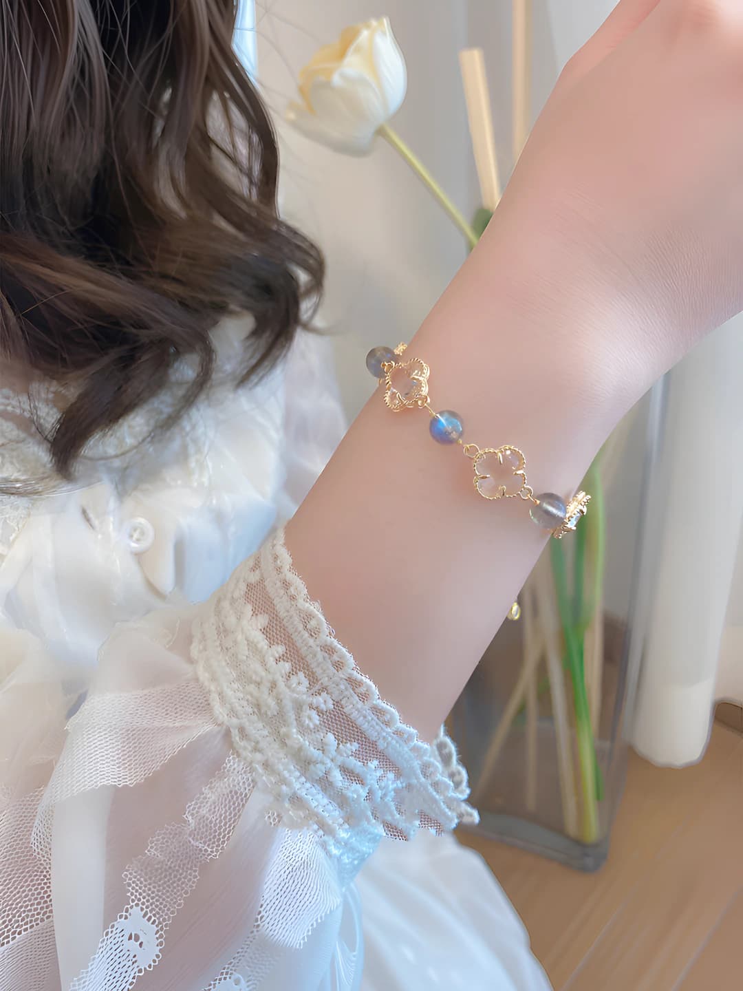 Moonstone, clover