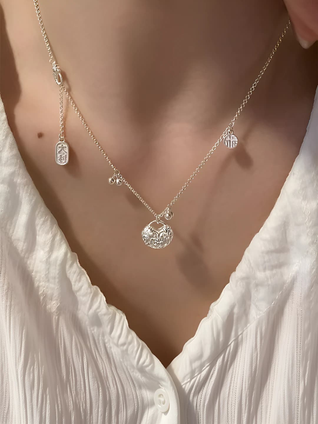 Women's pendant necklace: Chinese style, lock pendant, Korean style, geometric shape, cross chain, safety lock design element