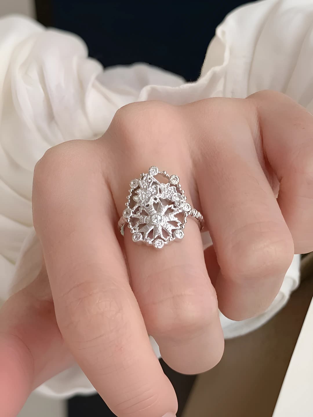 Women's lace embroidered oval ring, Korean style, 2026, gold, patterned