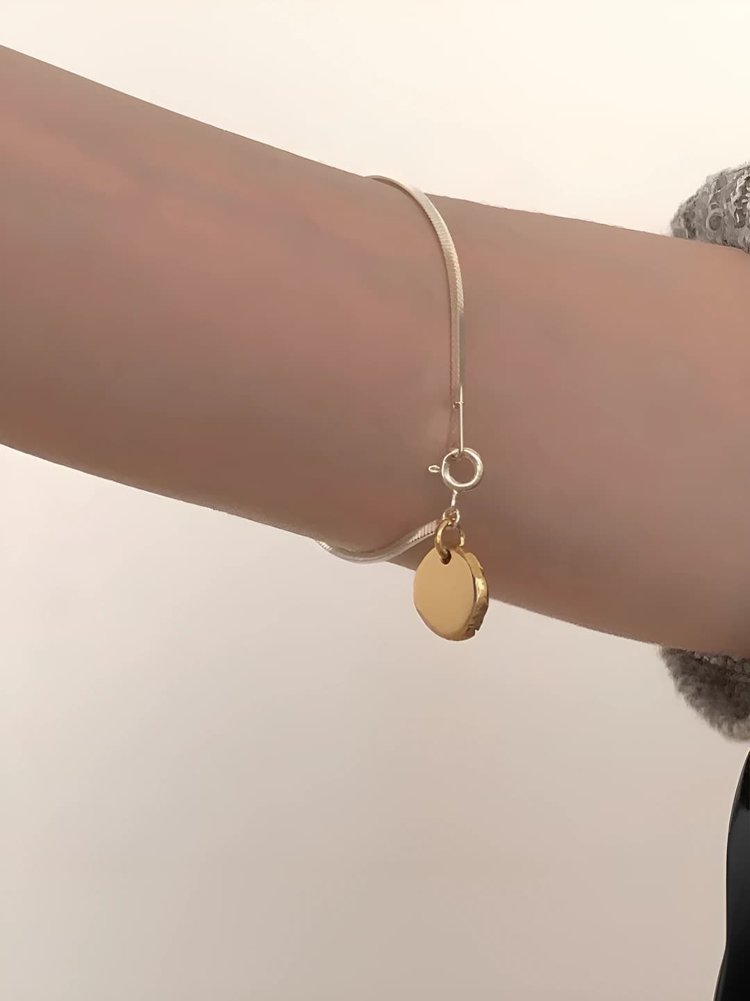 Women's Korean style gold geometric bracelet with circular and linear design element