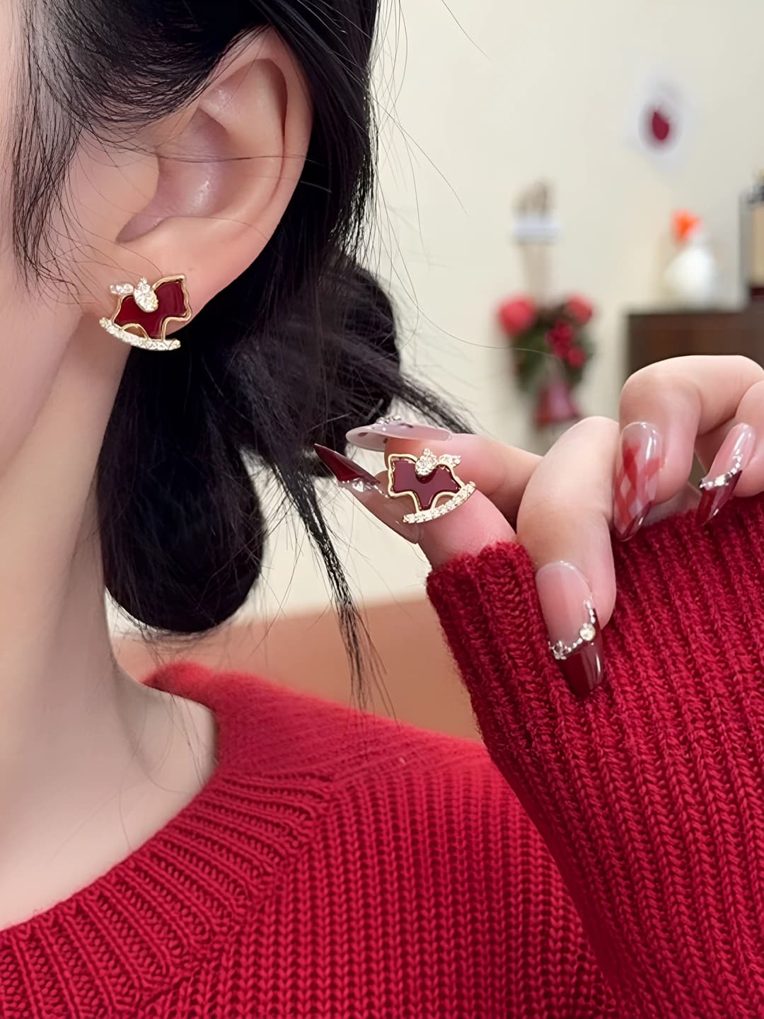 Women's red horse-shaped earrings, 925 silver post, gold-plated, light luxury style, animal design element, for New Year