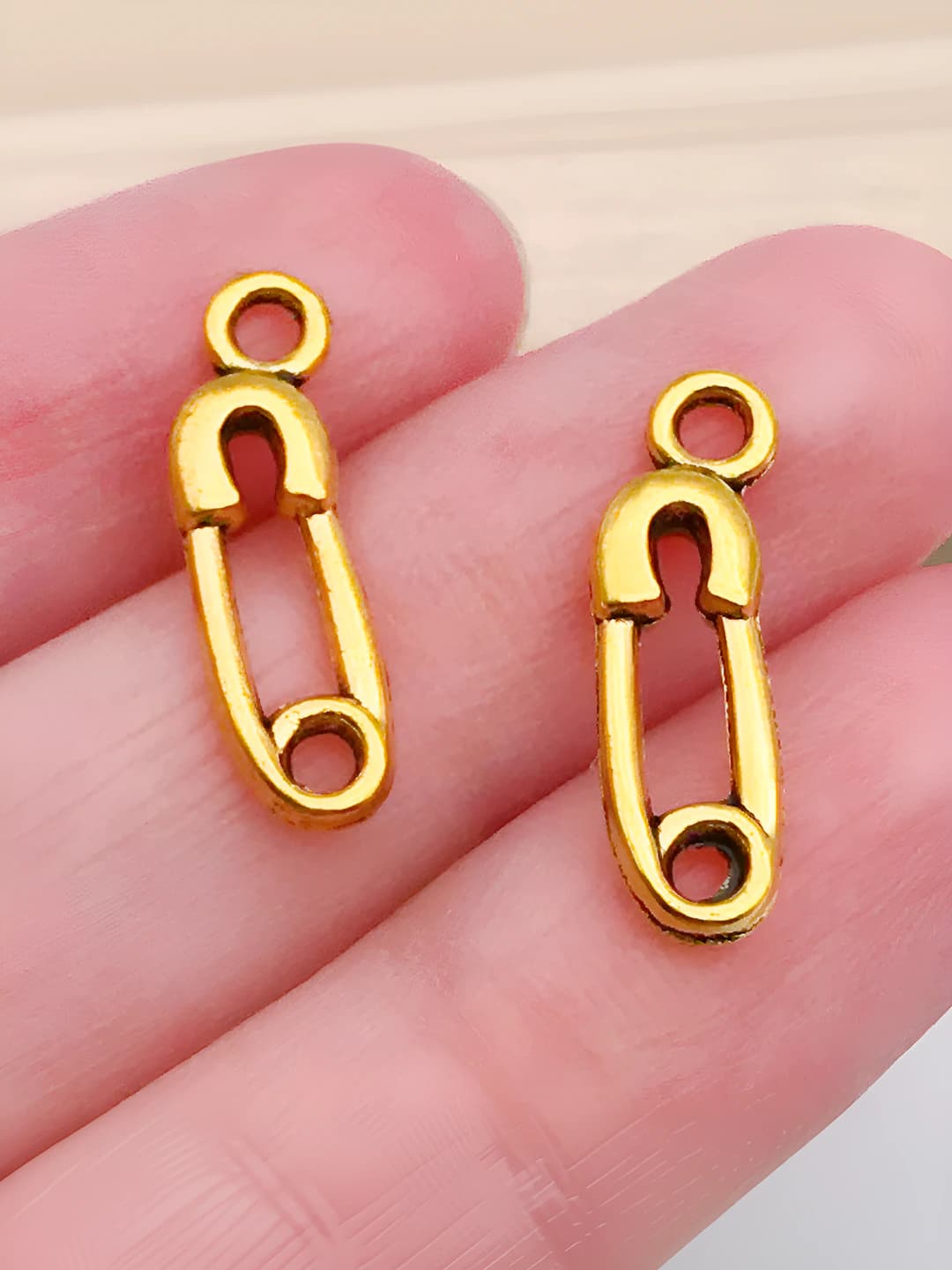 1 dona qadimiy oltin rangli tish 6x19mm-0.6g