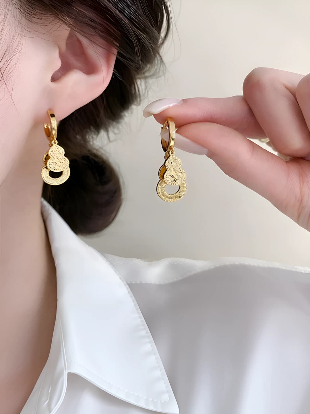 Women's double gourd pendant earrings, gold color, design element, light luxury style