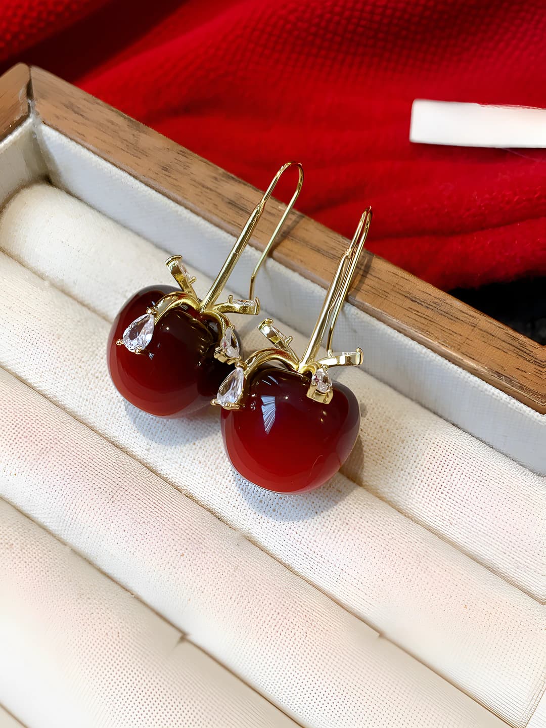 Ear hook - Red