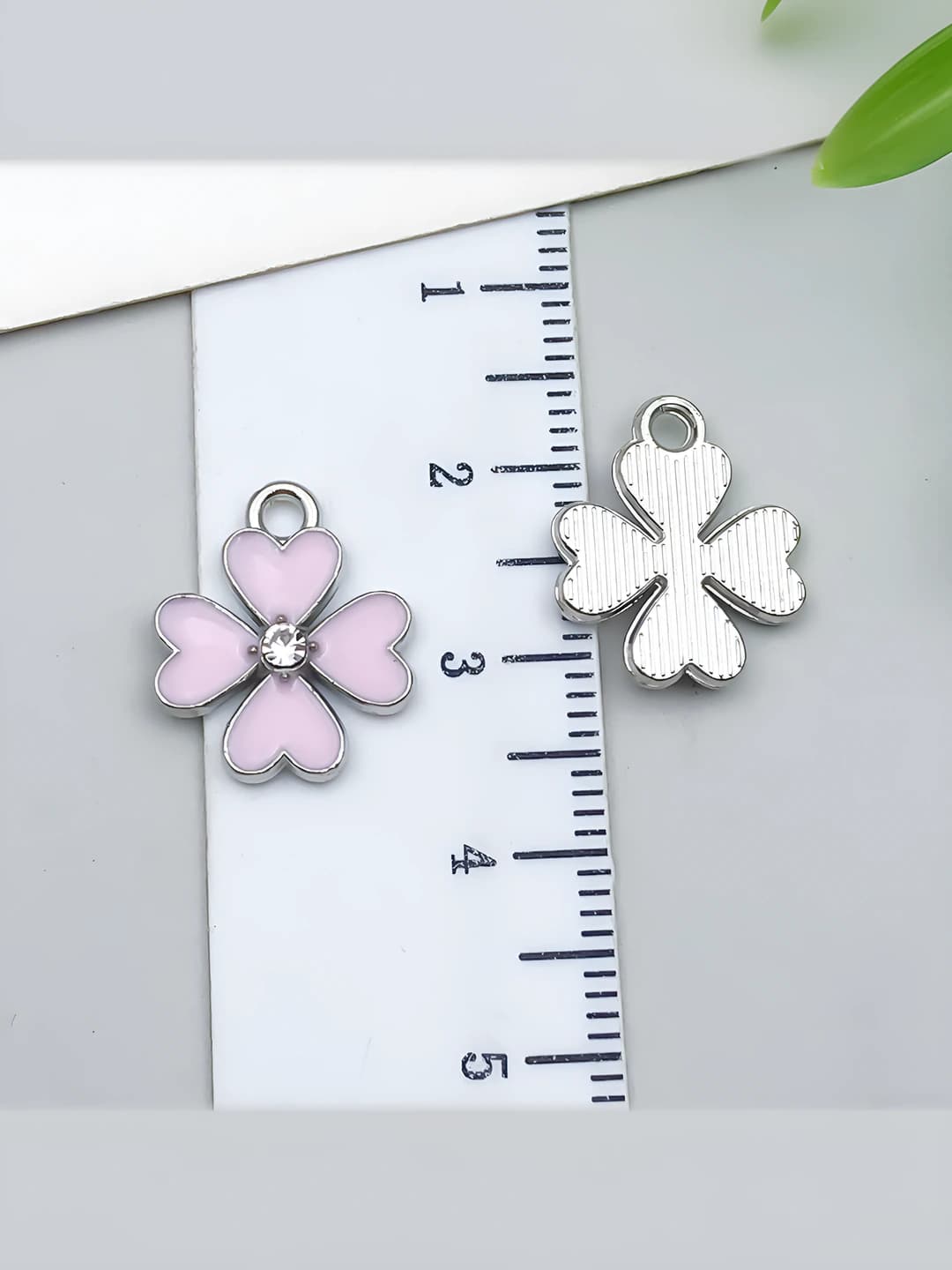 1 pc White K Pink Crystal Clover 13x16mm-0.9g-21902
