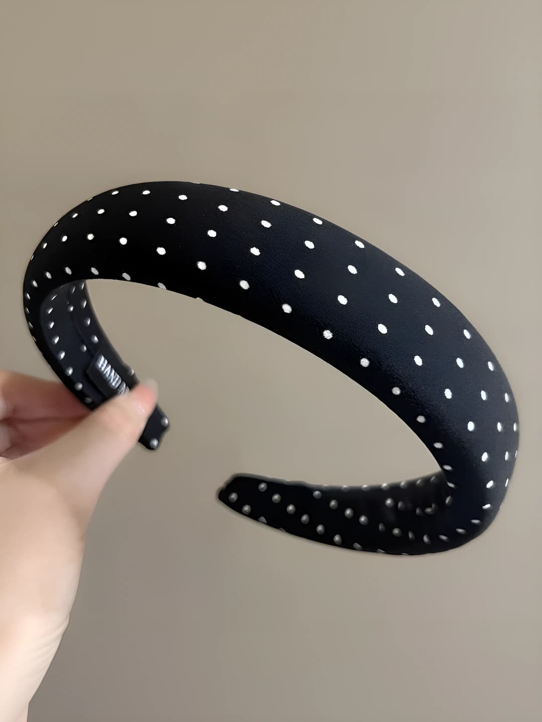 4# Black, polka dot, 3 cm