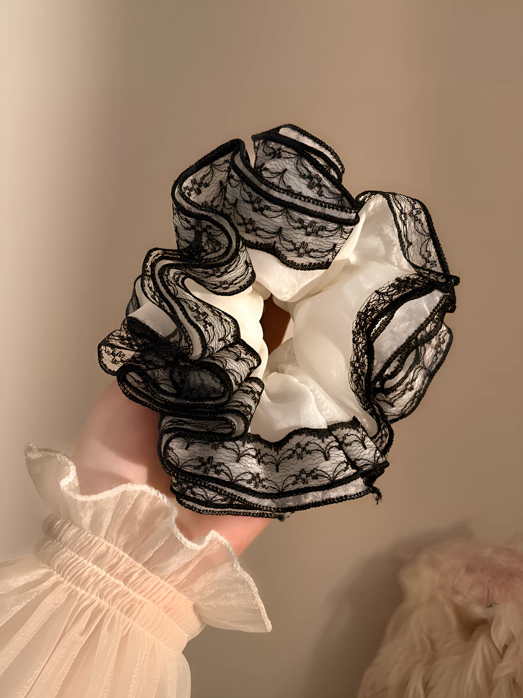 White lace edge 2 layers - 17 cm