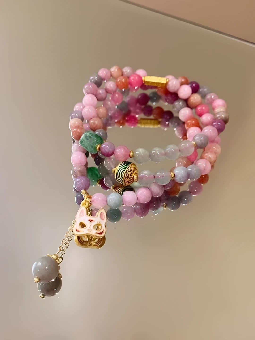 Women's glass beaded bracelet in retro style for summer 2026