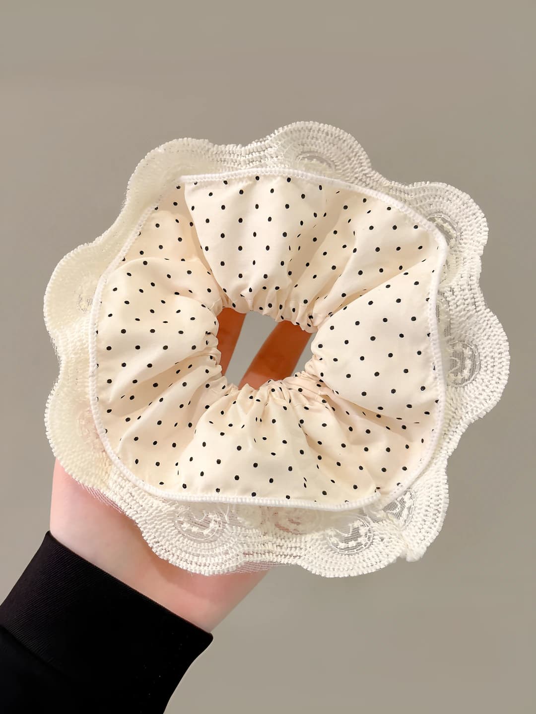 3#White polka dot lace scrunchie approx. 16 cm