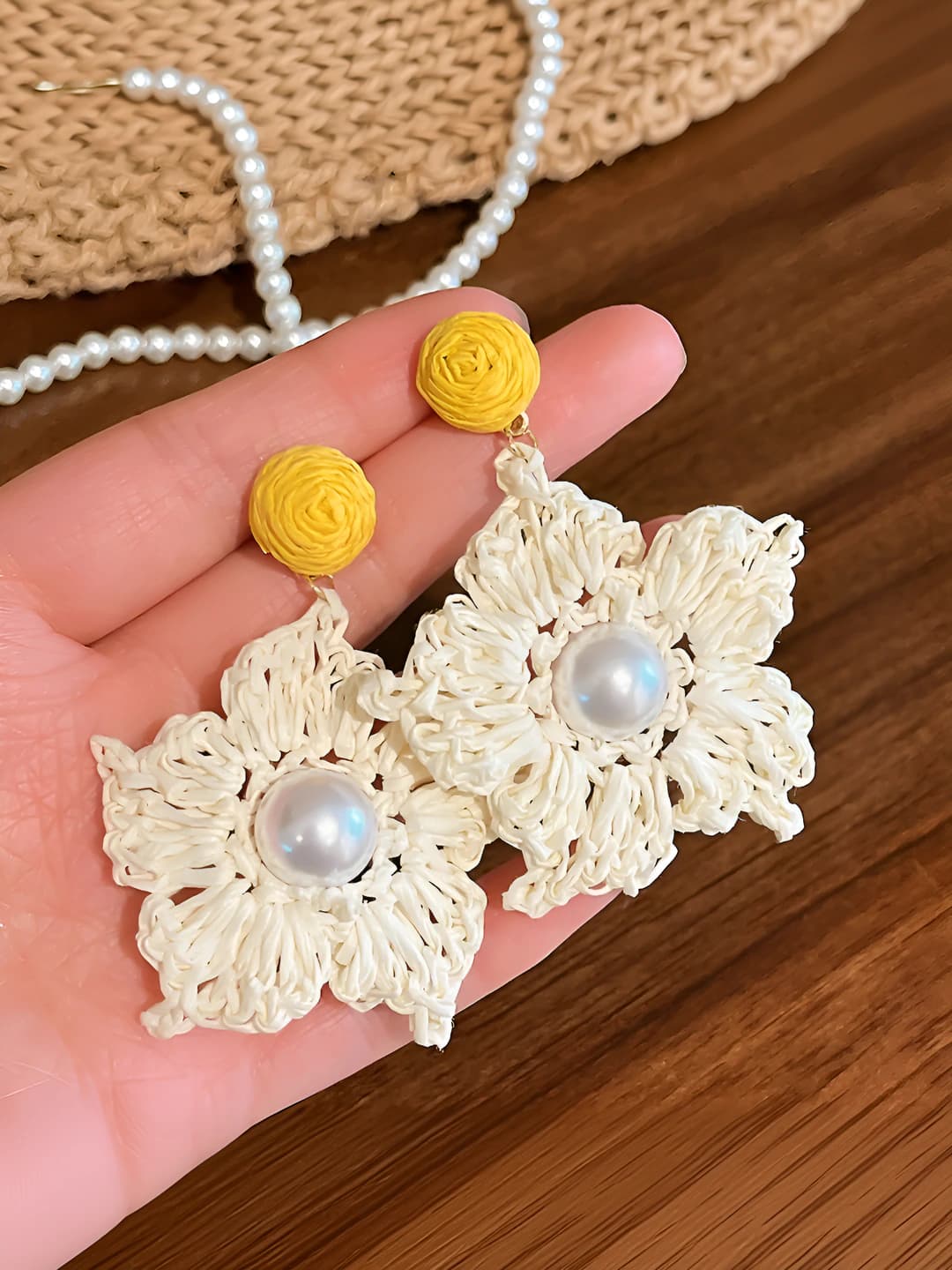 Beige woven pearl star stud earrings