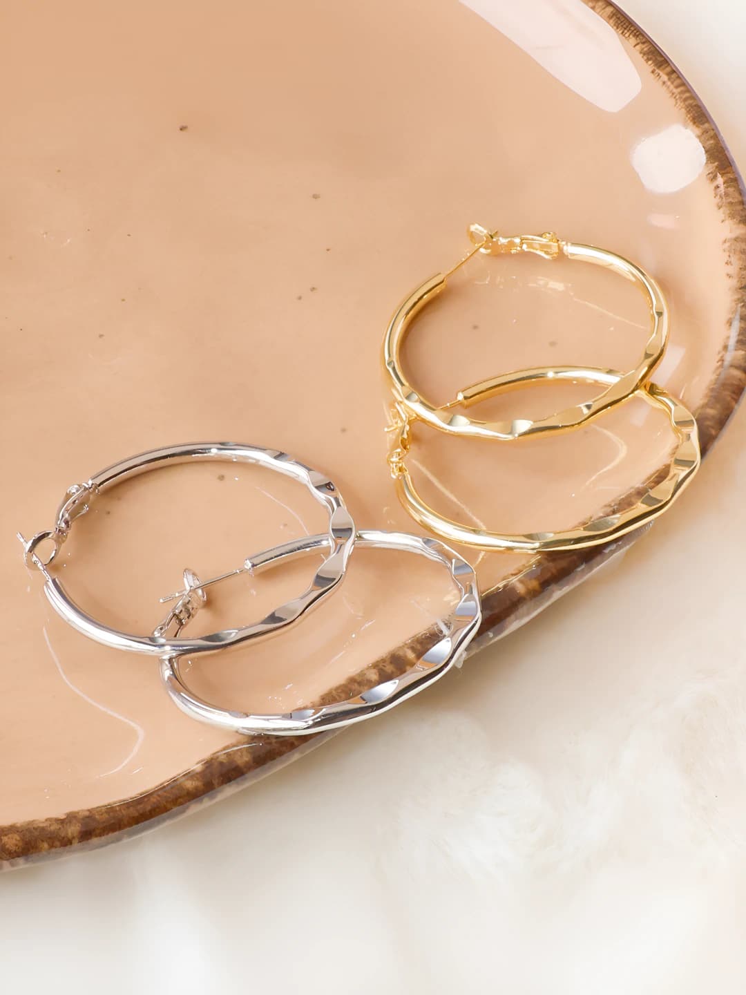 Women's set of large wavy hoop earrings in gold and silver colors, retro style