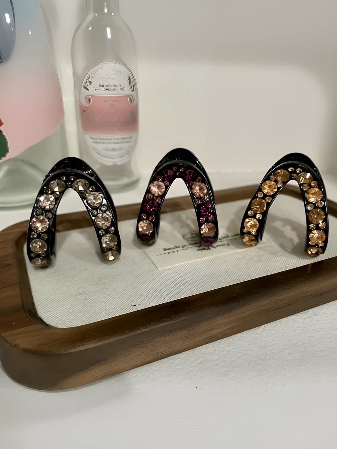 Women's medium-sized V-shaped rhinestone hair clip