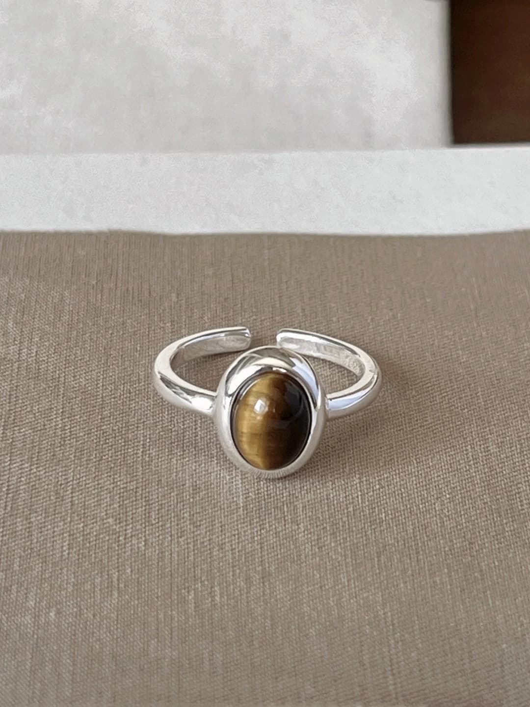 Oval tiger eye 1 0463