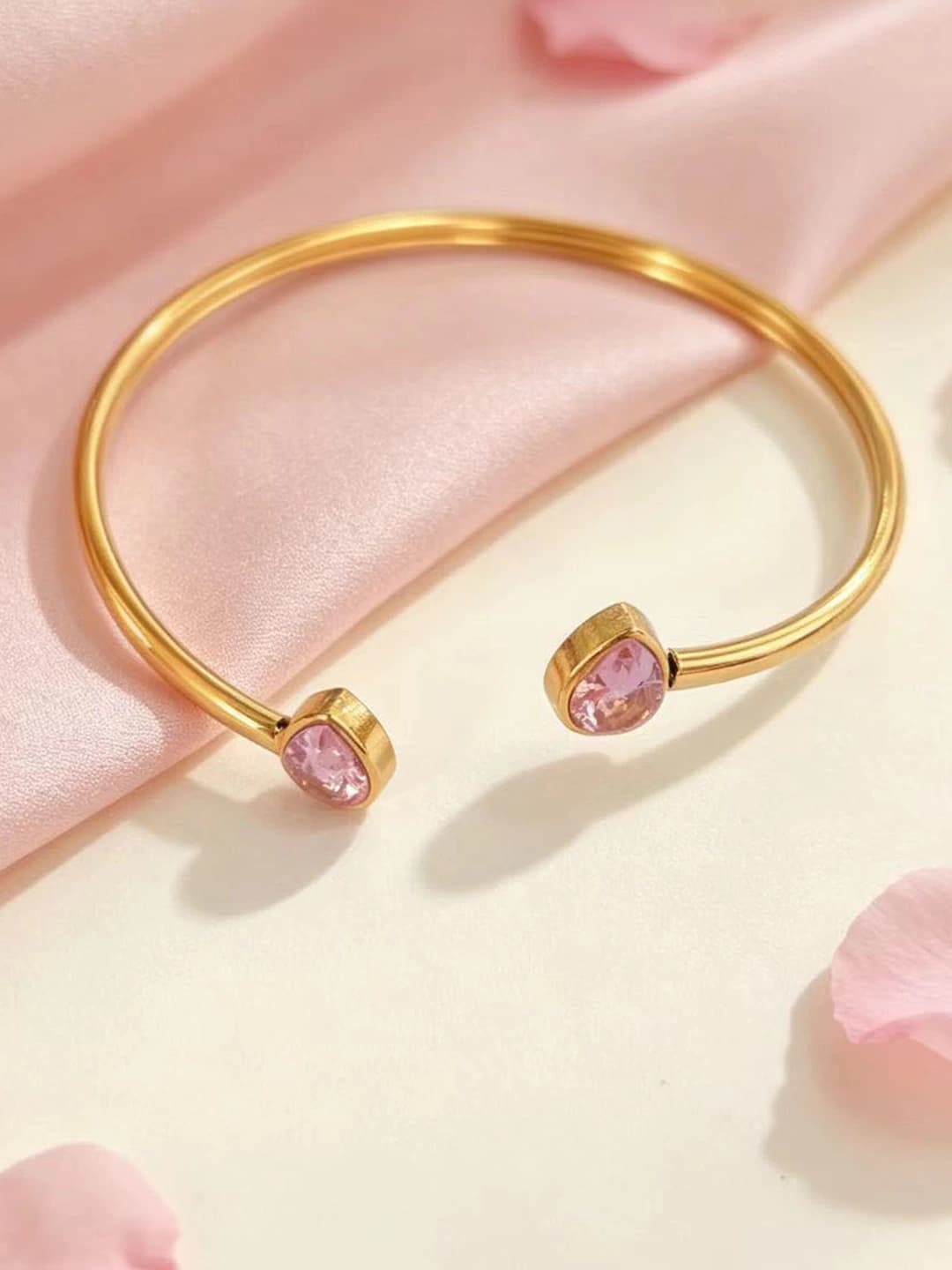Drop-shaped pink bangle