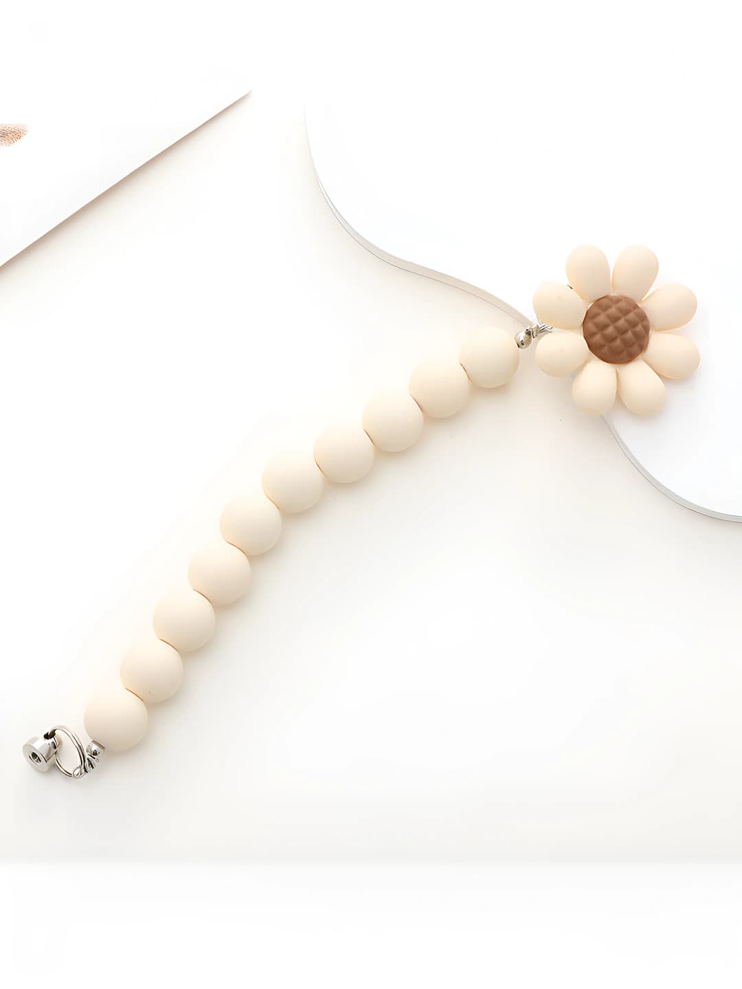 White daisy, rubber beads