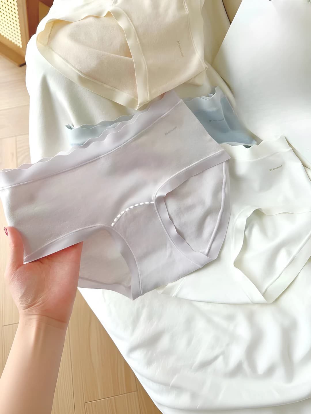 Women's cotton briefs, 95% cotton, mid-waist, solid colour, breathable, antibacterial, all-season