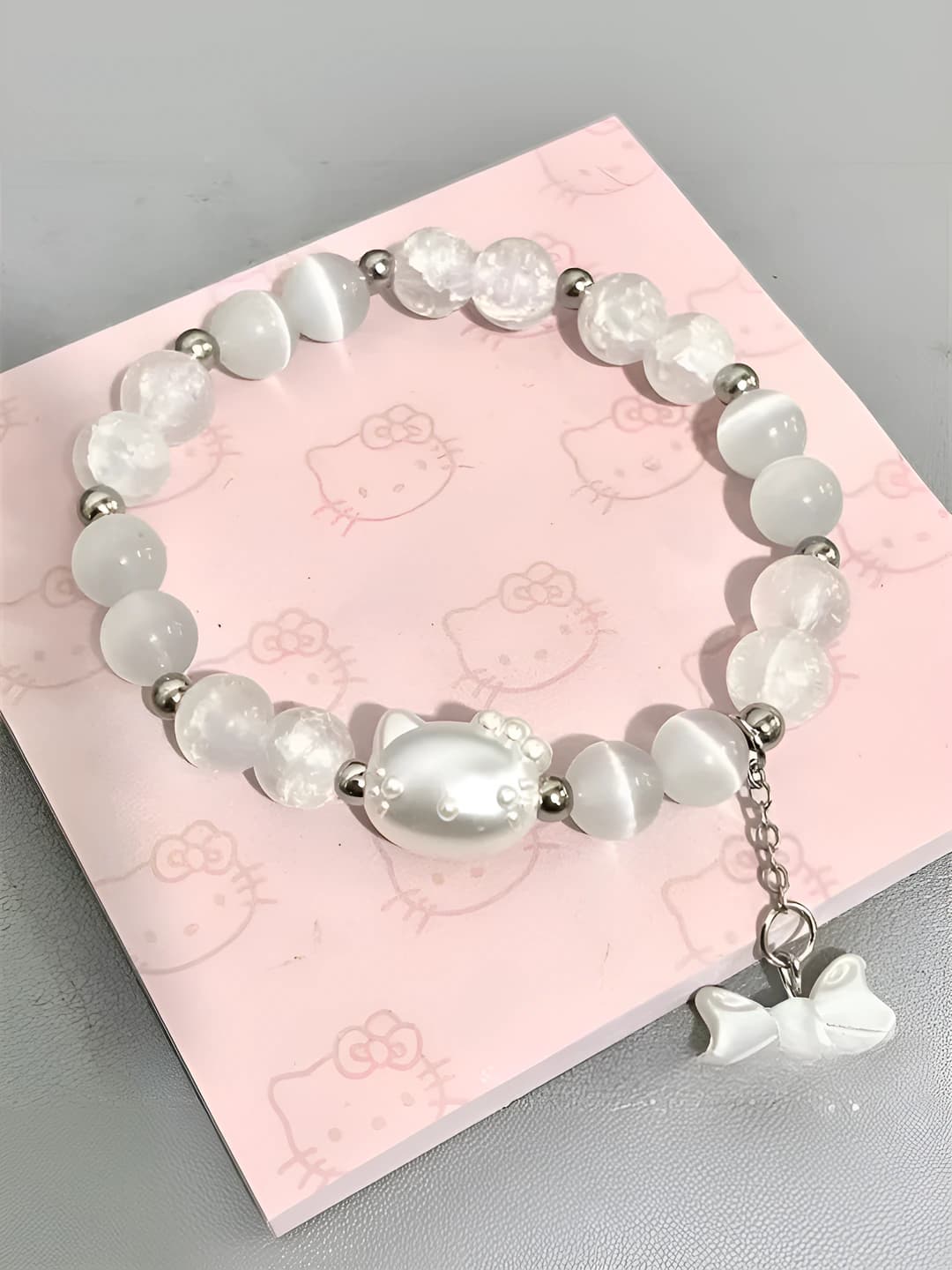 Ayollar uchun Hello Kitty va baqalari dizaynli chipli bilaguzuk