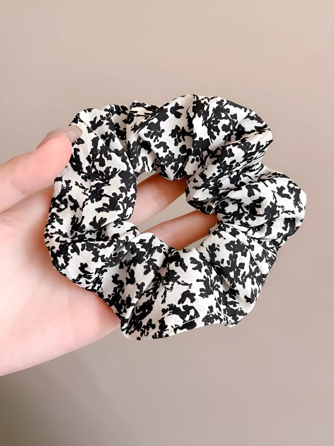Black, floral, 10 cm