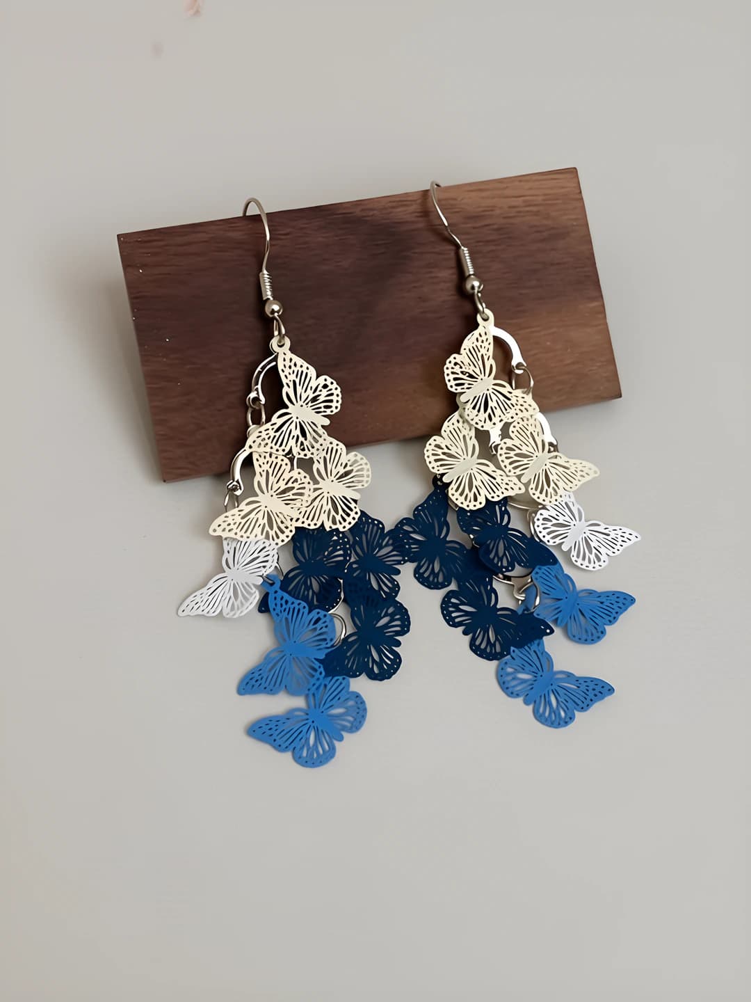 Quloq iligi - Oq - Ko'k