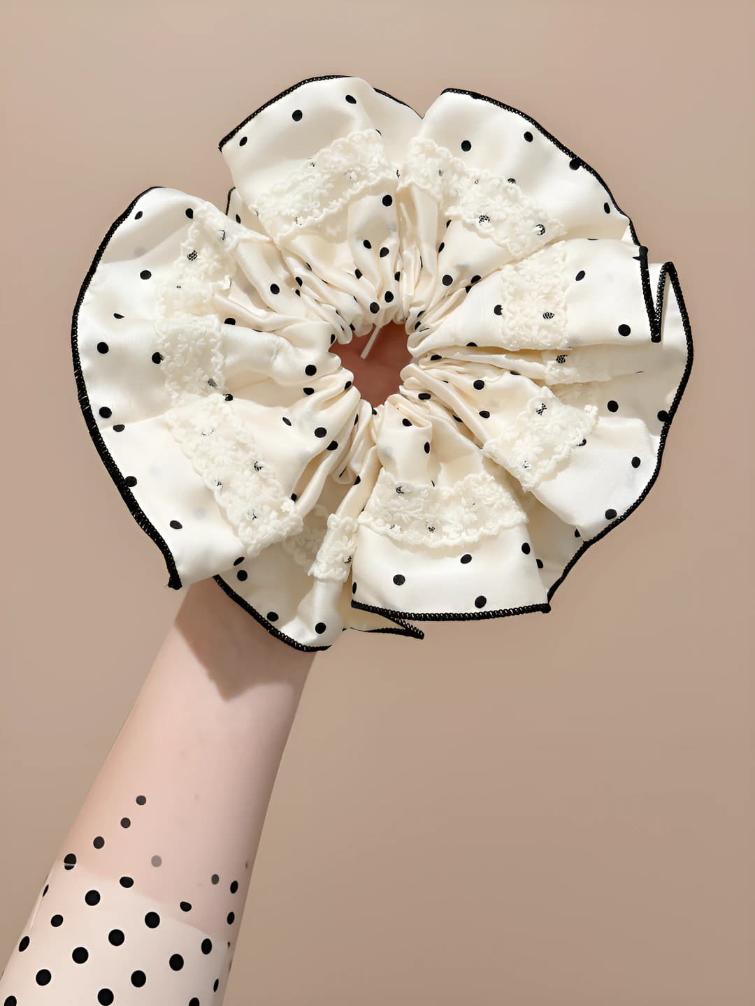 1# White-lace 21 cm 18 cm