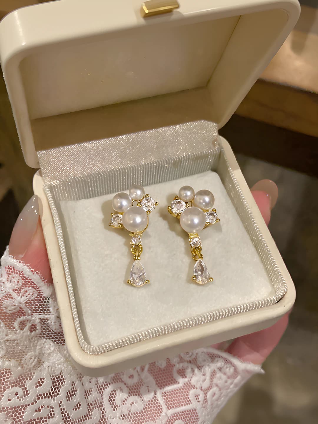 Silver pin - Gold - White