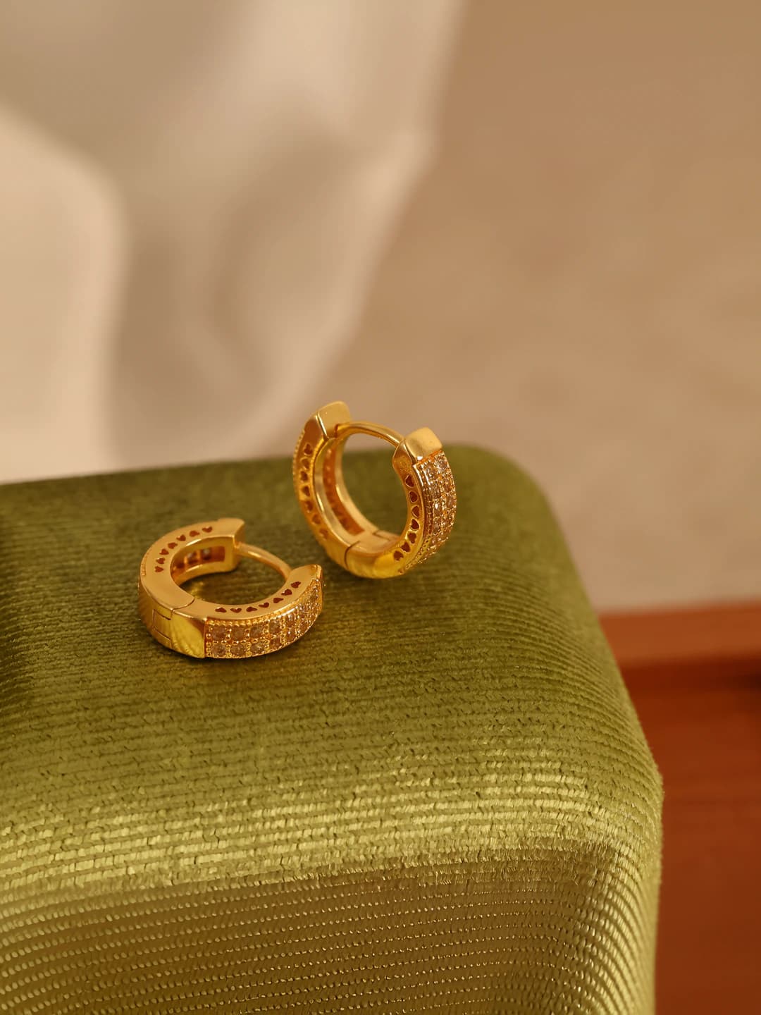 Women's light luxury hoop earrings with micro zirconia and cut-out heart design