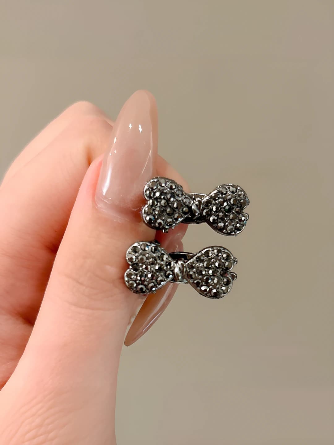 1# Gunmetal black rhinestone, 2 pcs
