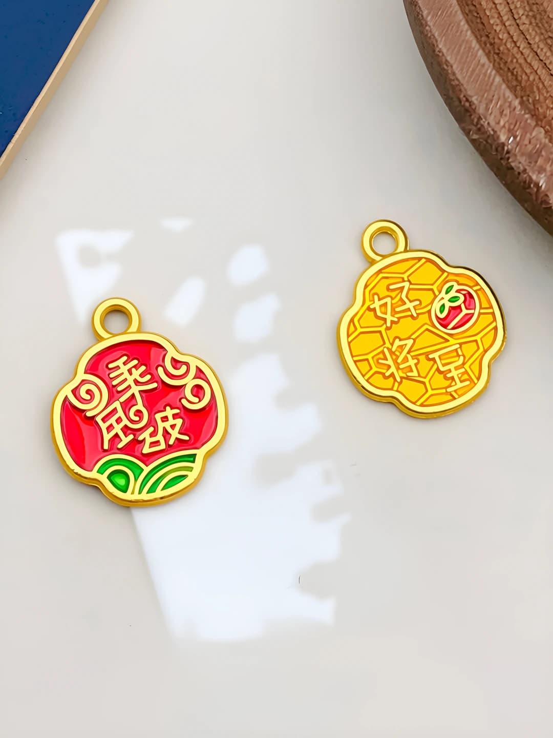 Red double-sided wave and luck 18x15mm