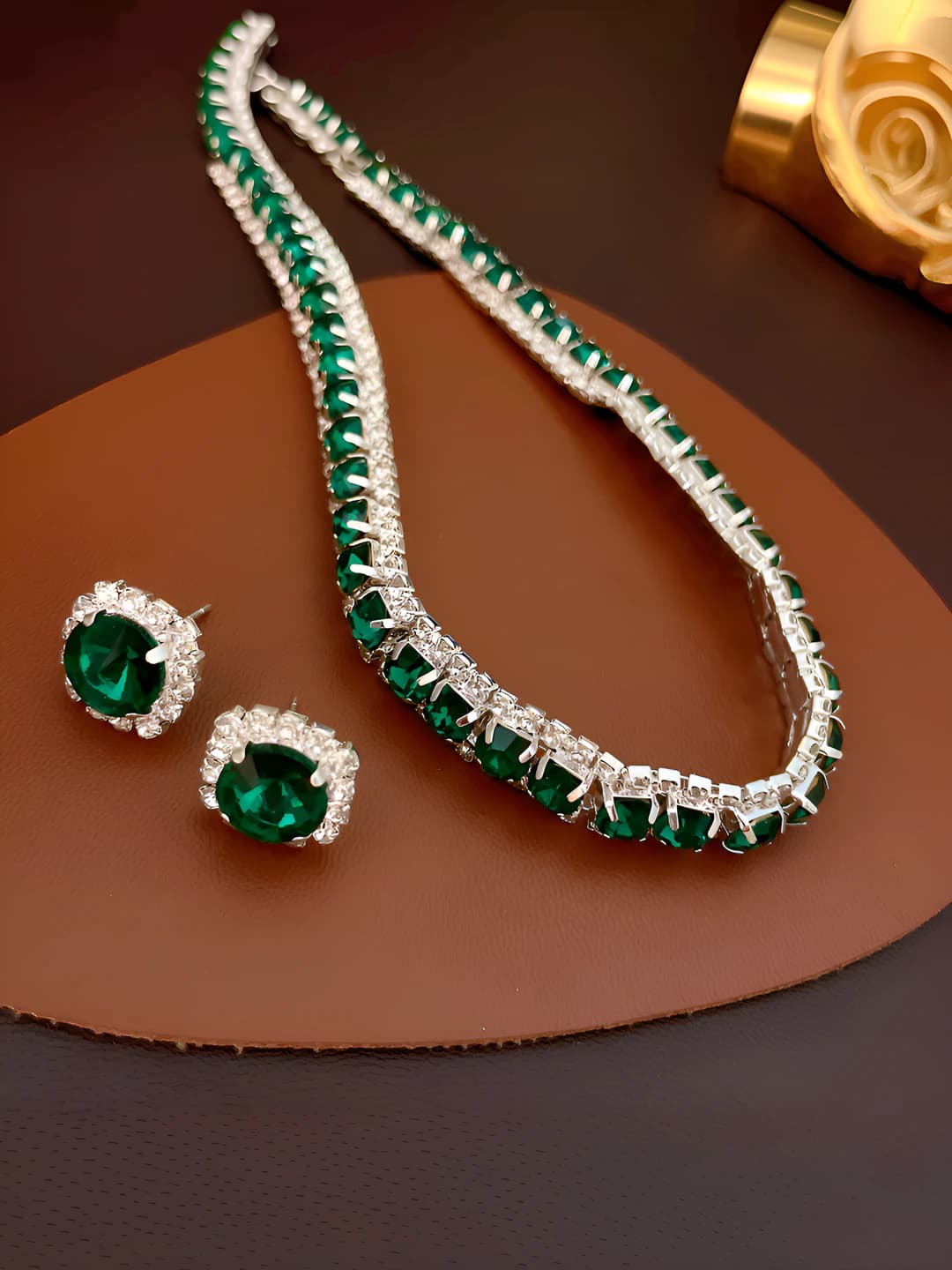 Women's retro style jewelry set: copper necklace and square stud earrings with rhinestones