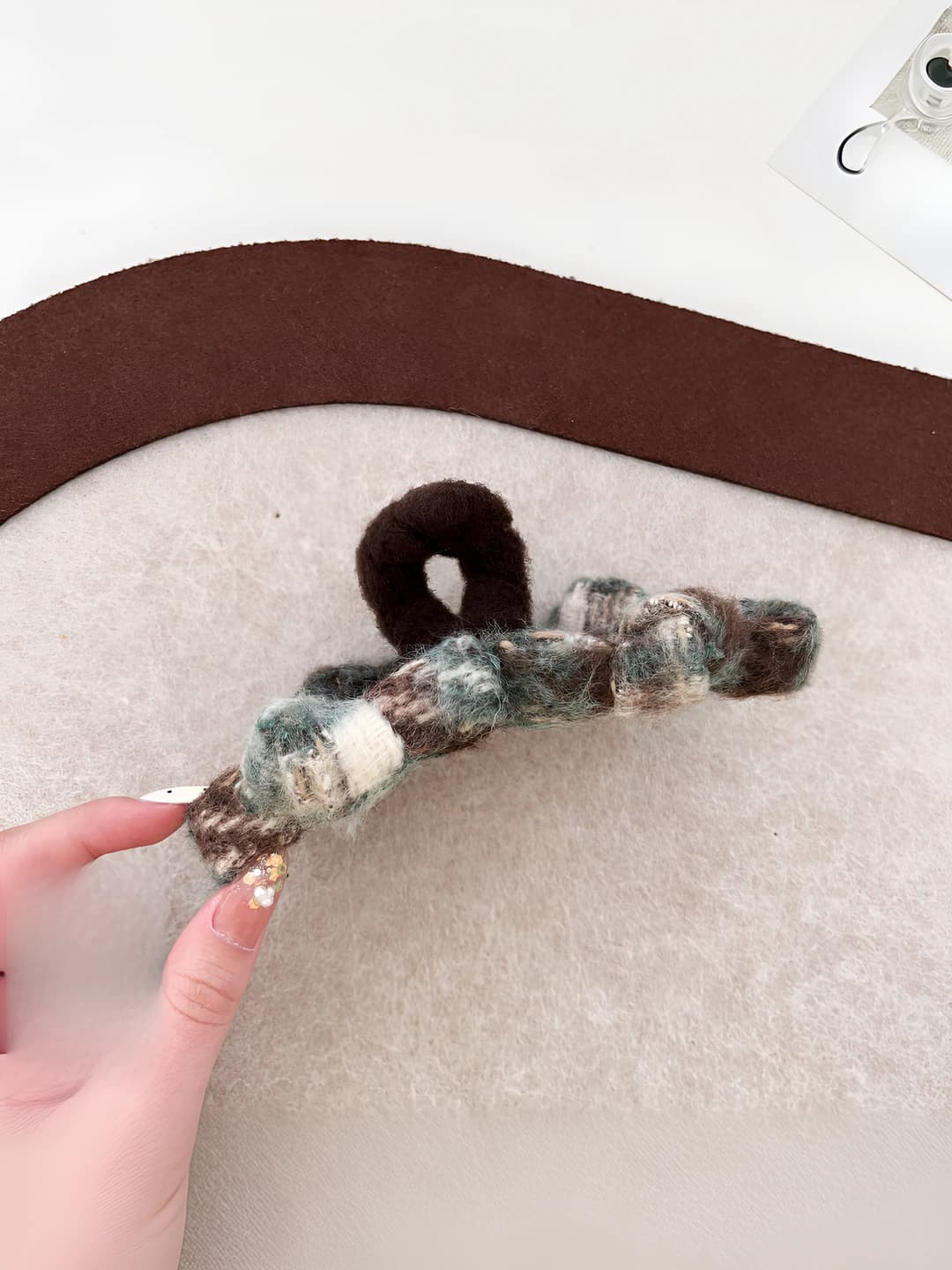 Faux fur bow clip - green-coffee