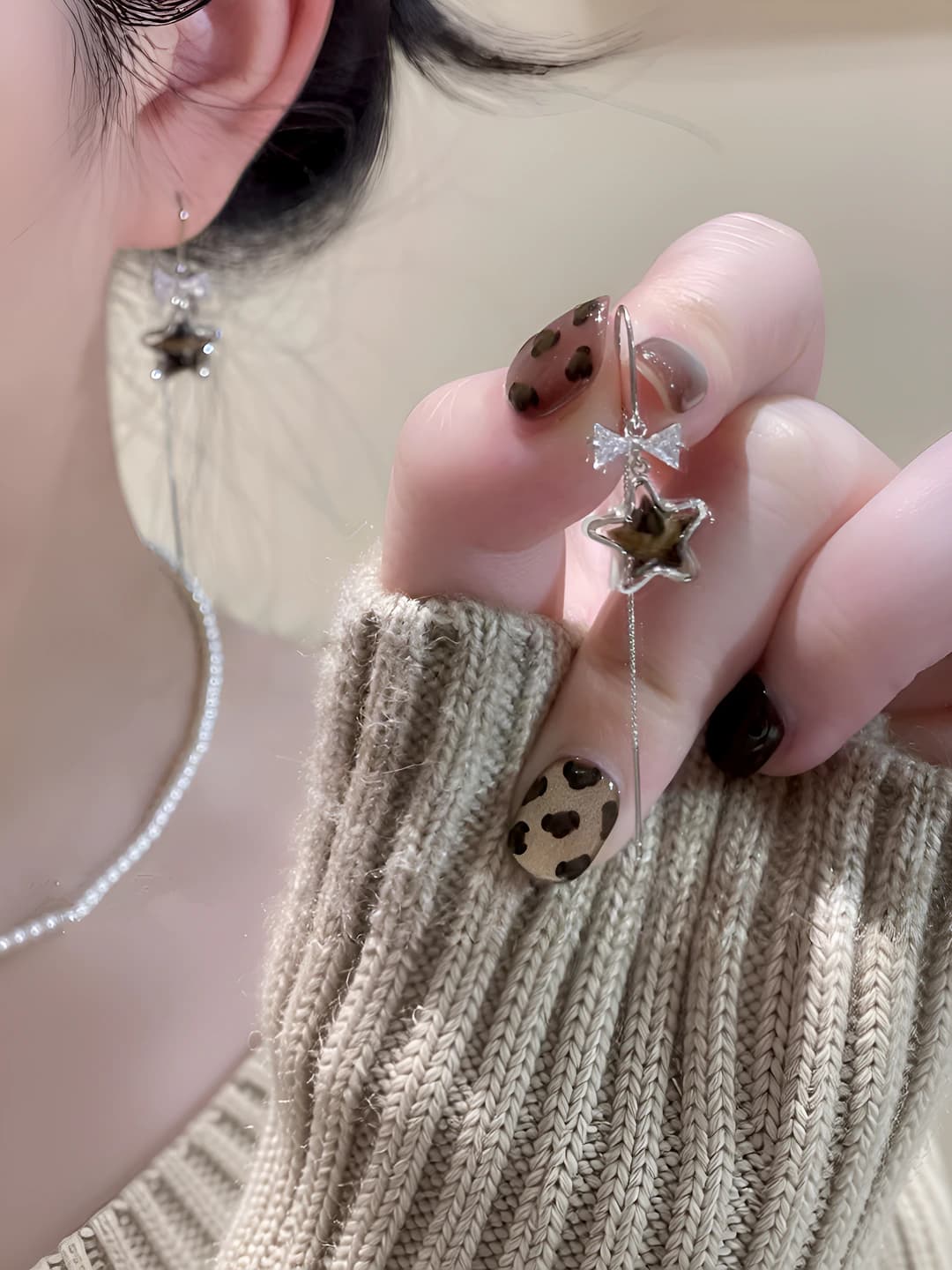 Women's bow and five-pointed star hoop earrings with zirconia inlays, light luxury style jewelry