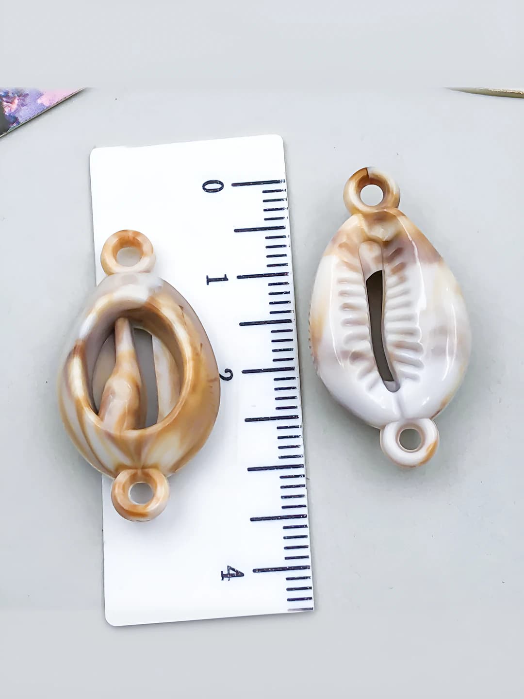 1 pc Beige acrylic ocean conch, 2 holes, 2 dangles, 30x16x8mm, 1.46g