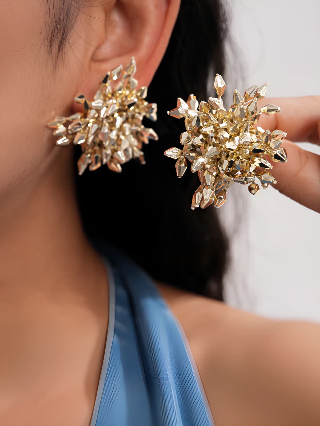 Women's silver post earrings with faceted flower design in metallic style, individual and fashionable, large, simple design