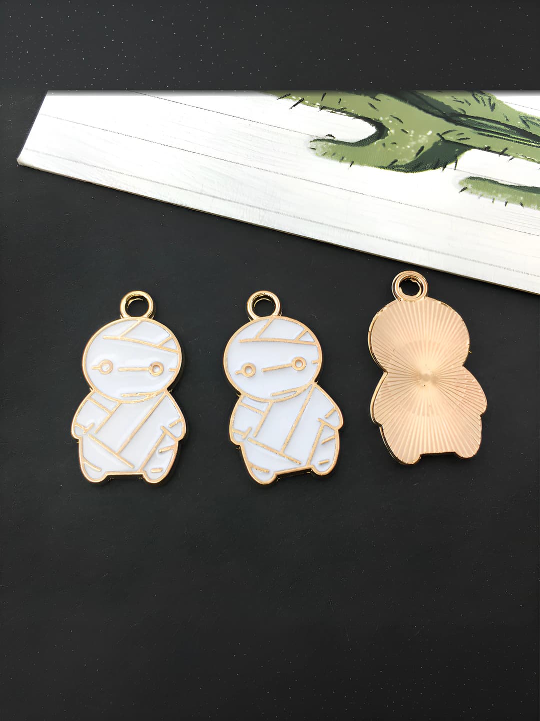 1 pc white Halloween zombie 12x22mm