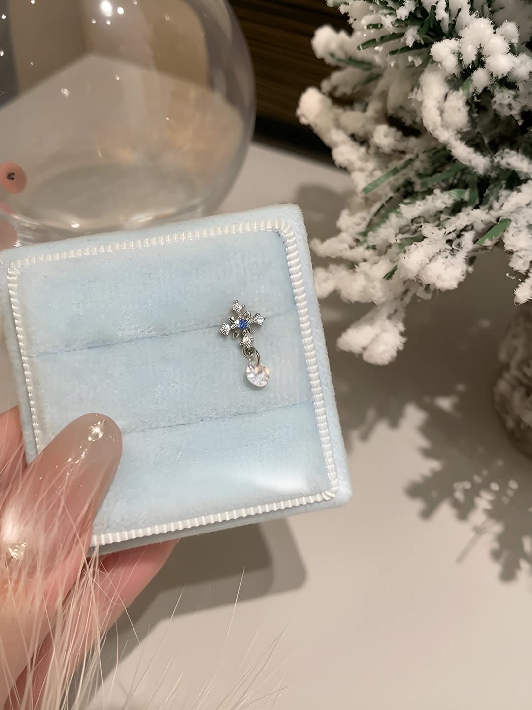A99040 blue diamond cross snowflake 1 pc