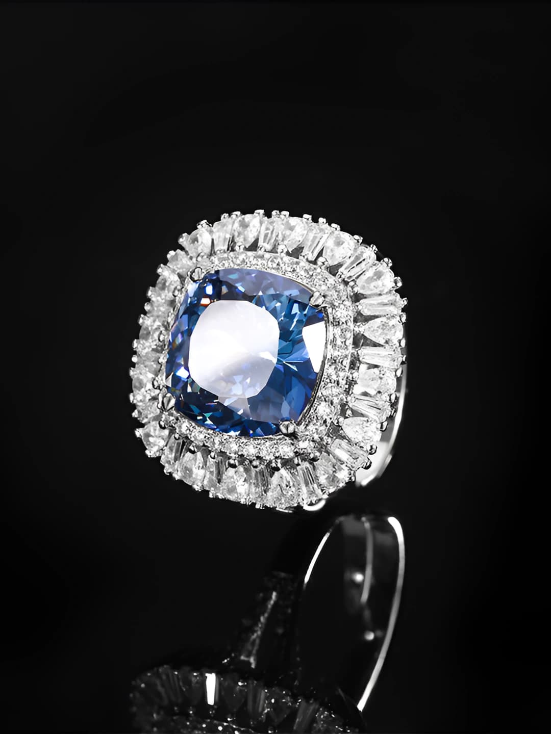 Bird nest cut, white gold