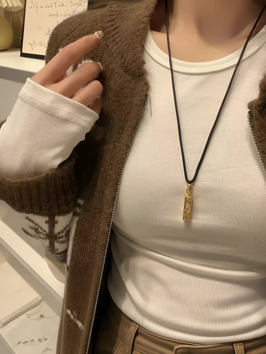 Women's long pendant necklace: geometric square gold-tone pendant for sweater, autumn-winter, 31-40 cm, 11 g