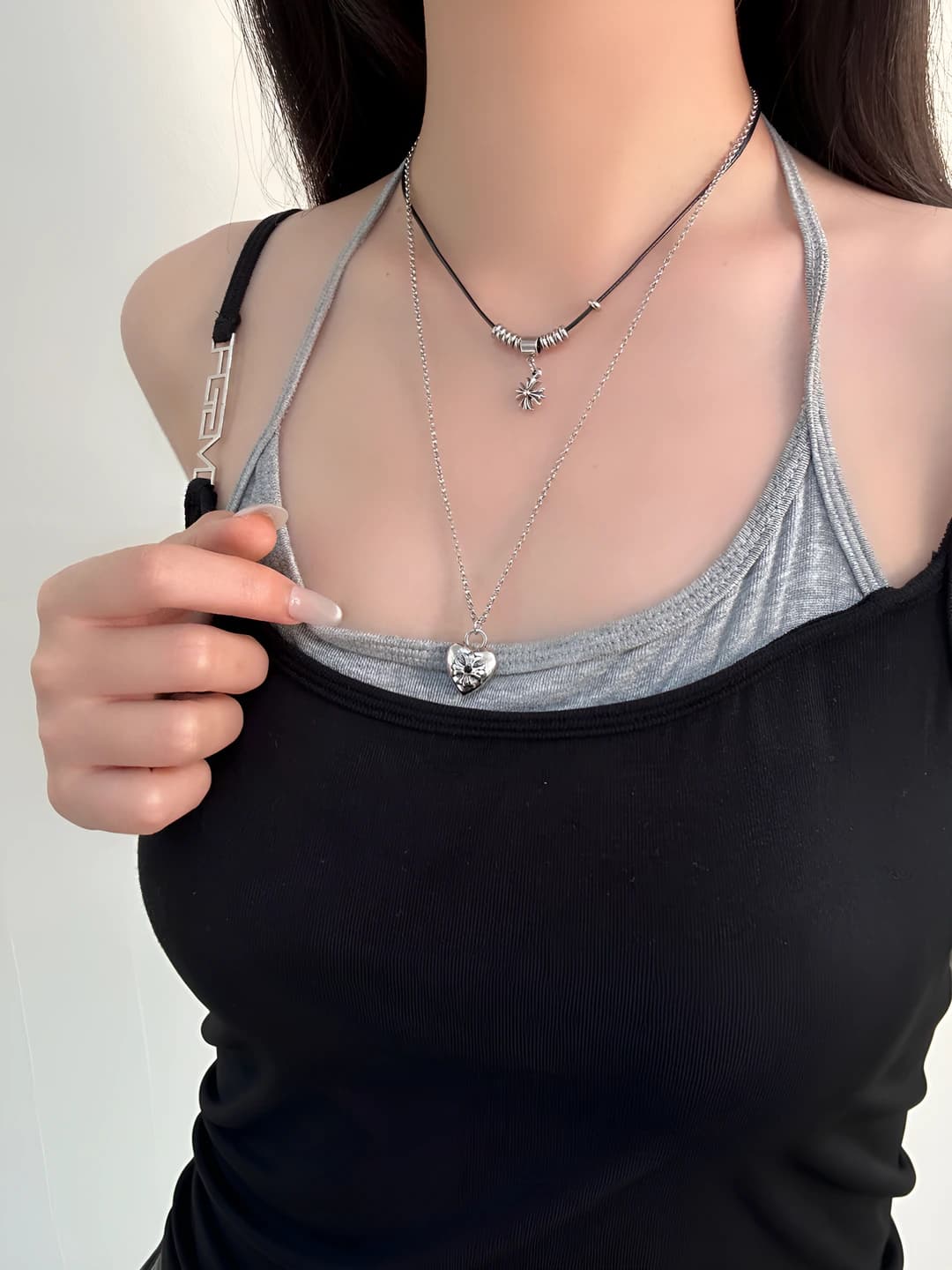 Women's pendant necklace with heart and cross, versatile summer design