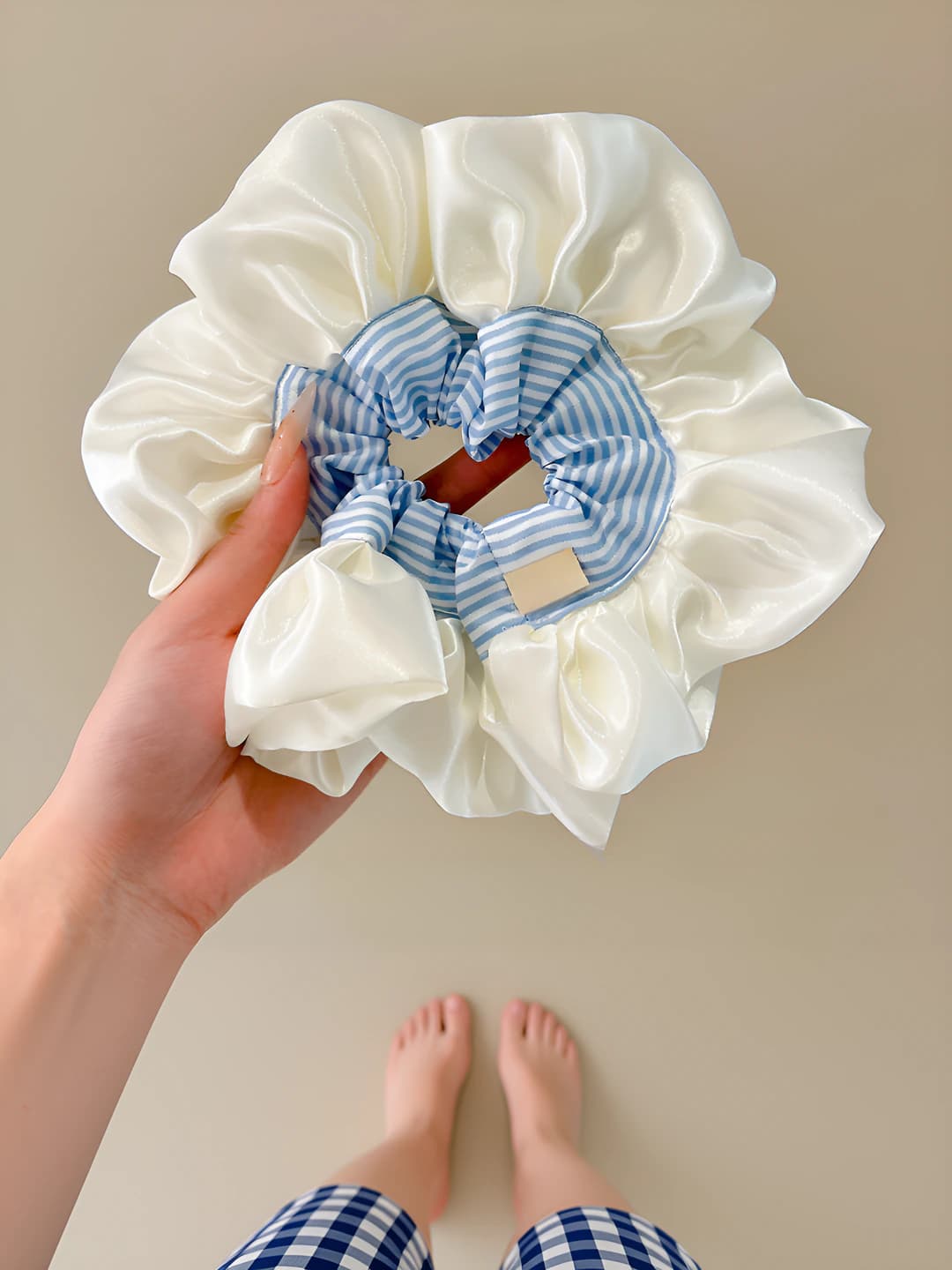 Ko'k yo'l-yo'l yubka cheti 25 cm
