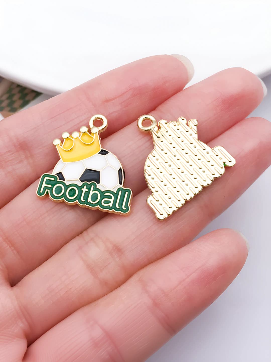 Белый эмаль корона 21x20mm-1.5g