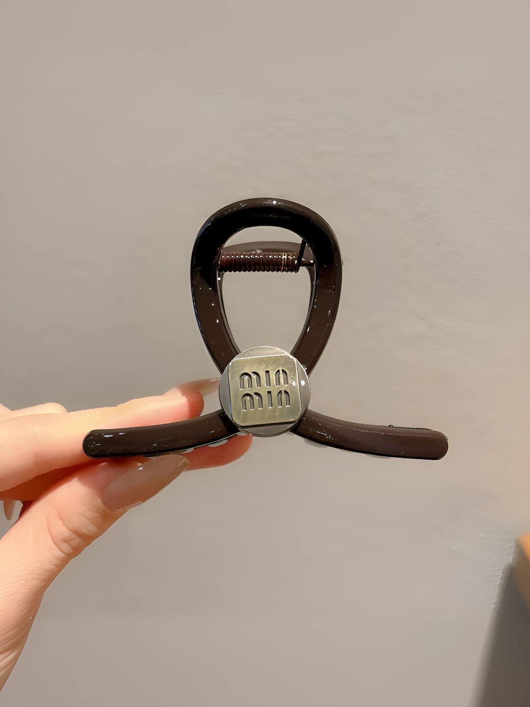 Chocolate brown, medium 8 cm