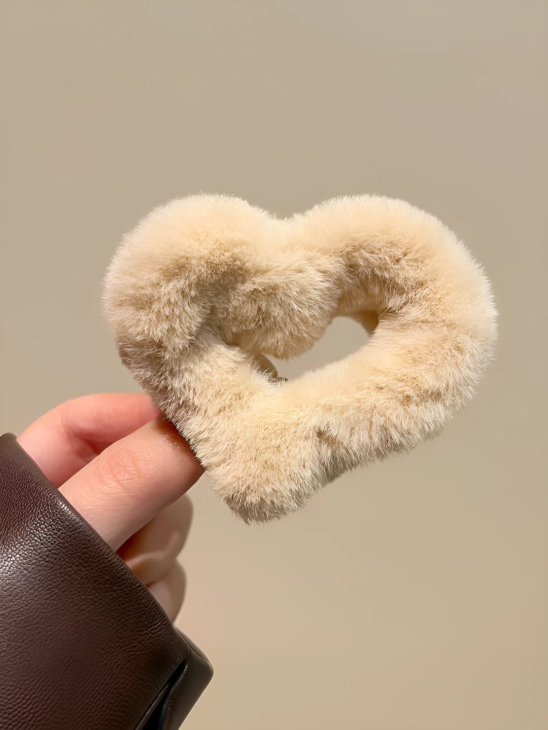Fuzzy heart light coffee-6cm
