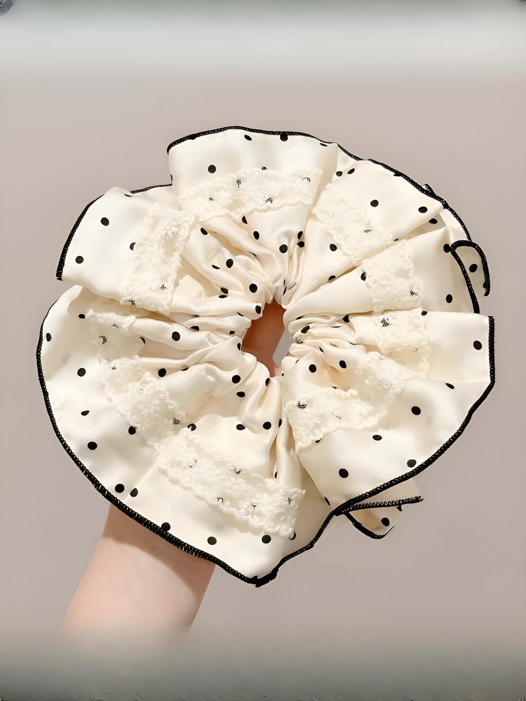 White lace, 21 cm