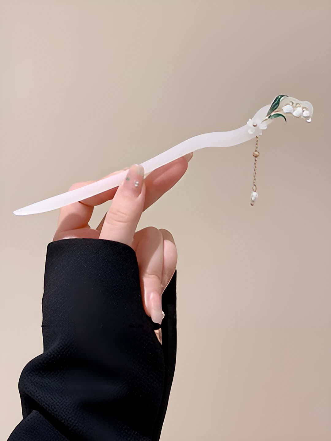 19# Lily pendant - jade white (bagged) 17 cm