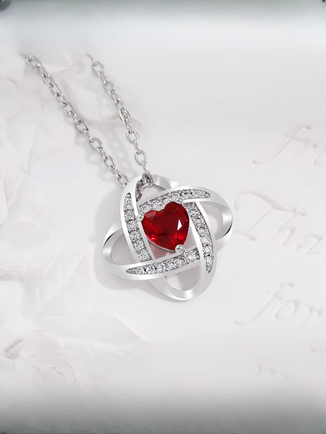 Q024 White gold red diamond