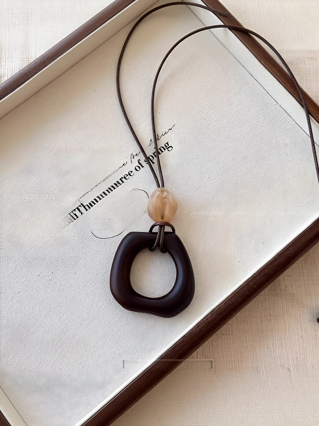 Beige-coffee trapezoid chain