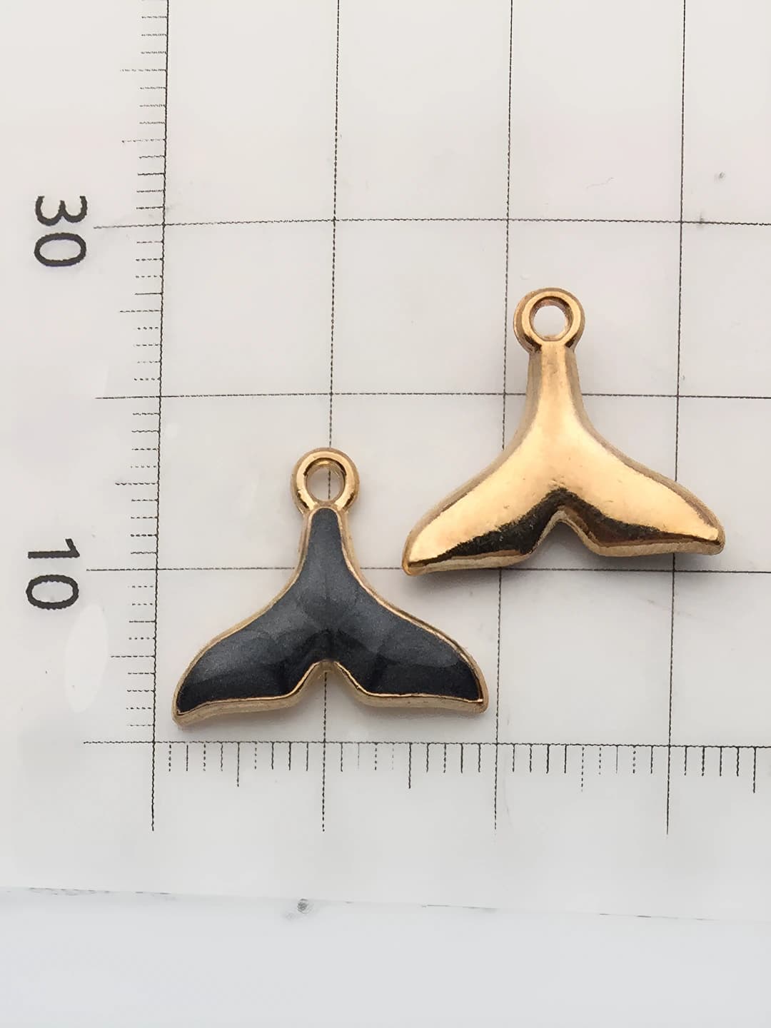 1 шт. чёрный эпоксидный хвост морской русалки - 15x17mm - 1.1g