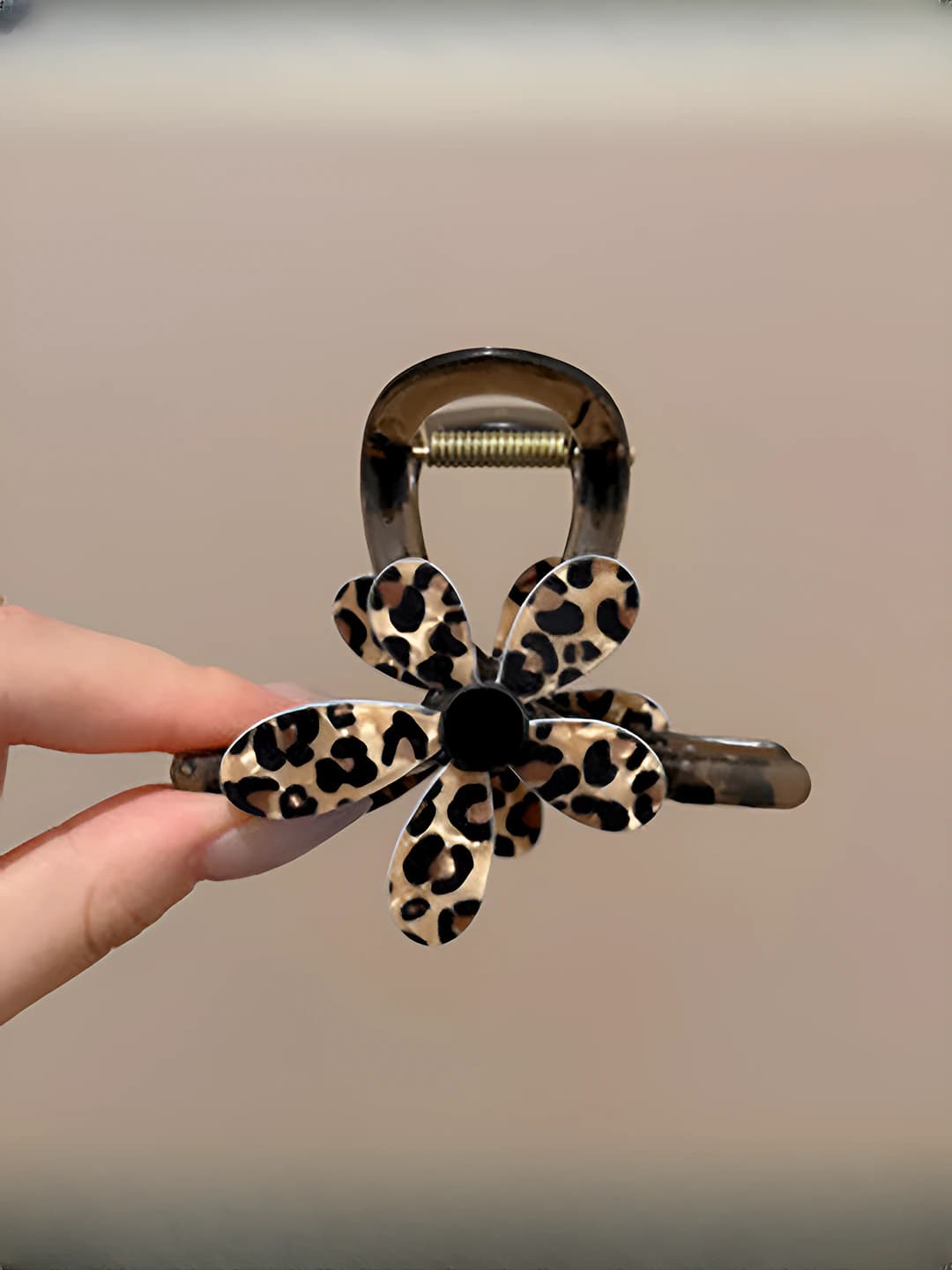 1# Medium [Clear brown base] Leopard flower clip-8 cm