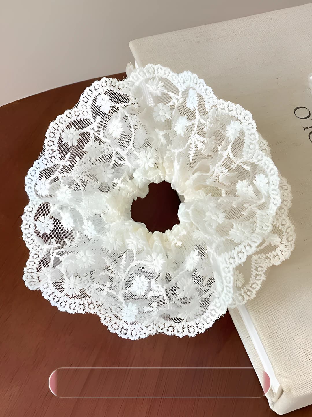 Small floral lace off-white scrunchie - 15CM