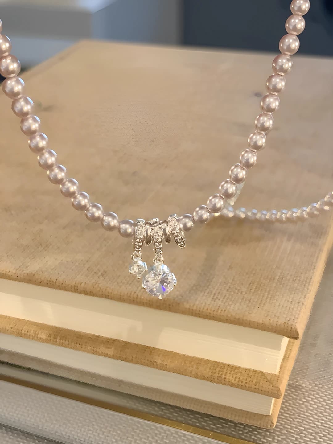 Geometric manta rose pearl necklace
